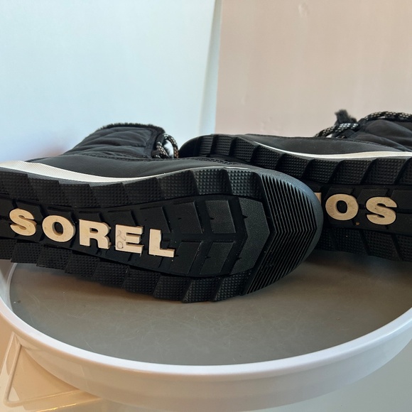 Sorel Whitney II Black Short Boots With Fur Lining - Picture 8 of 8